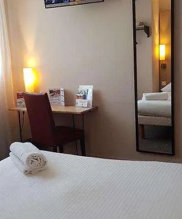 Отель L'hotel Bristol Кан